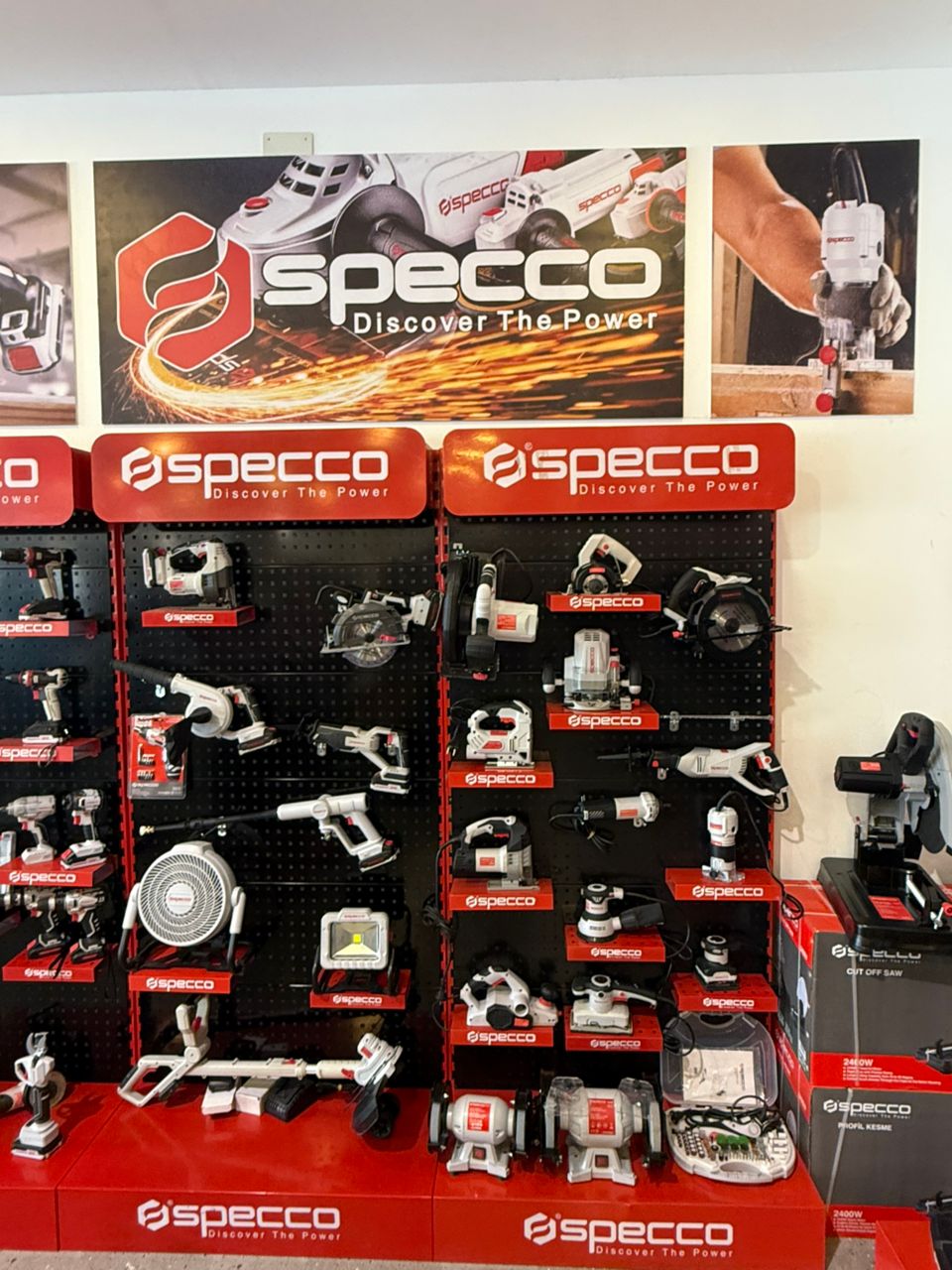 معدات وأدوات الورش – تجهيزات تشغيلية متنوعة